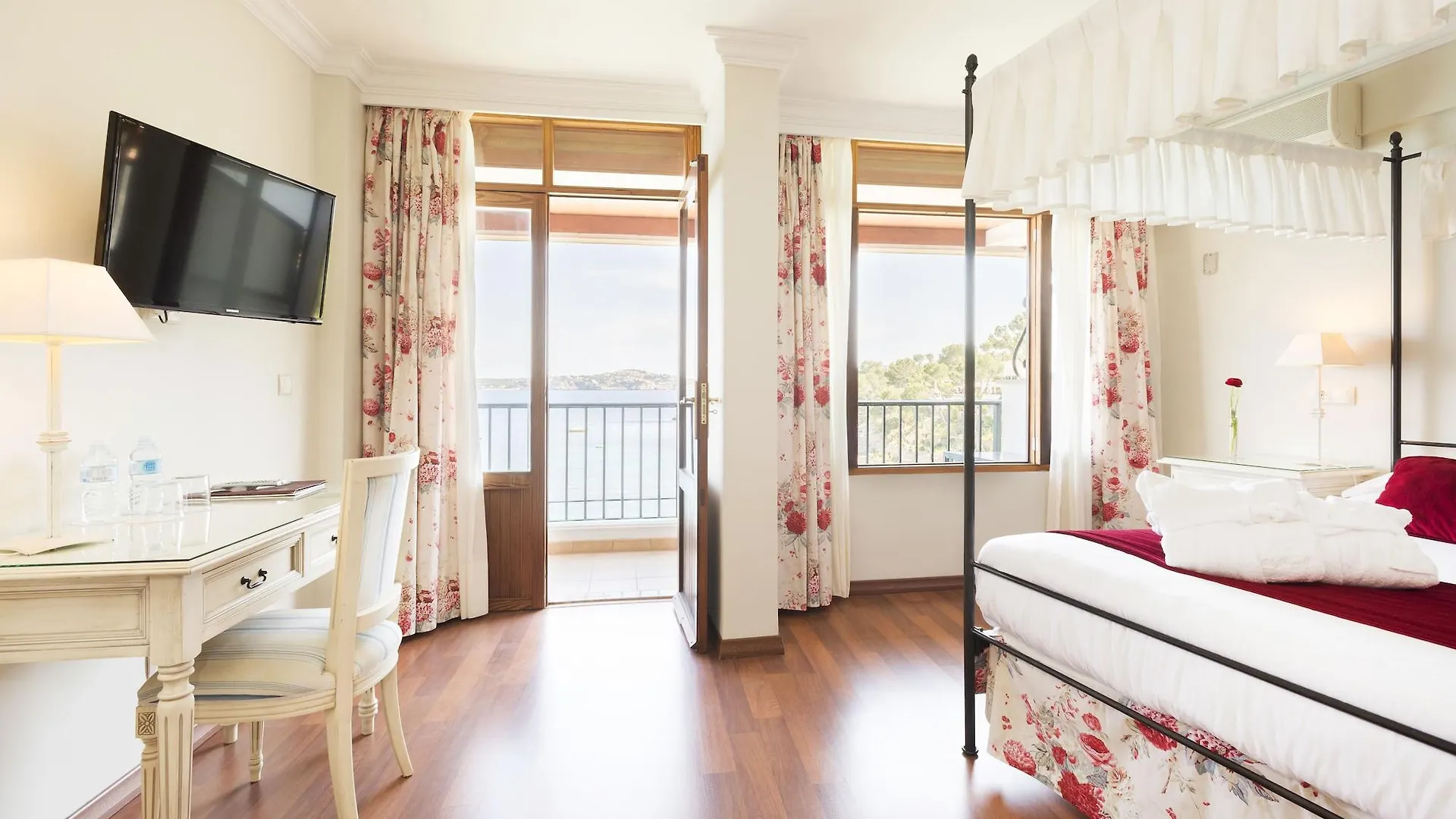Hotel Cala Fornells Peguera 4*,