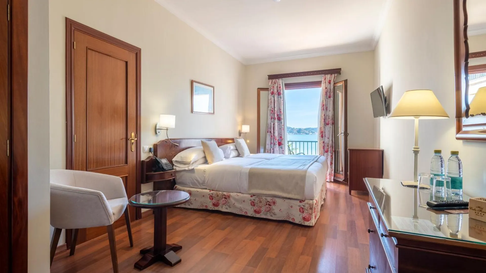 Hotel Cala Fornells Peguera 4*,